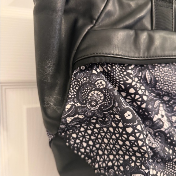 lululemon athletica Black and Gray Patterned Tote - Picture 3 of 7